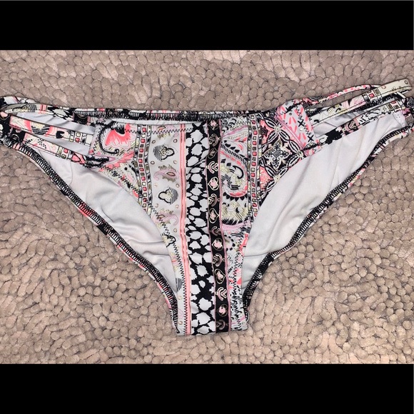 Victoria’s Secret bikini bottoms - Picture 2 of 5